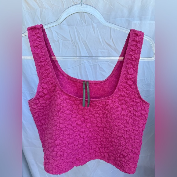 Anthropologie Tops - Anthropologie The‎ Hannah Seamless Textured Tank in pink size L